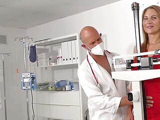German natural tits milf patient fucks the doctor