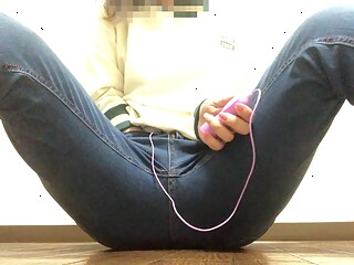I put a toy in my jeans and felt it, I ♡ want to put a big one in it as soon as possible.