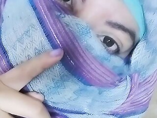 Real HOT Arab Mom In Hijab Masturbates Her Squirting Muslim Pussy LOADS On Webcam HARD GUSHY ORGASM 