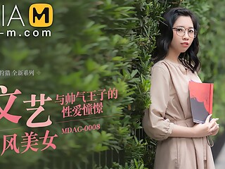 The Sexual Collision Of Literary And Artistic Beauties MDAG-0008/ 街头狩猎 - ModelMediaAsia