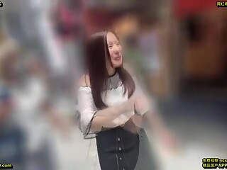 04411,Beautiful woman's lewd appearance