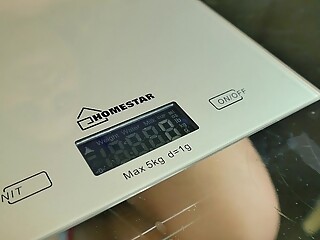 Weighing My Boobs - RealAnnaKatz