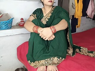 Beautiful sexy bhabhi in green saree