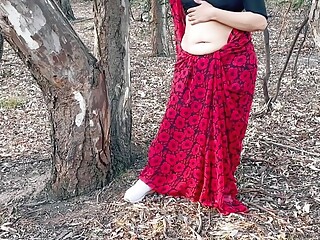 Horny Indian Housewife Cheating with Friend - Giving Deep Throat in Outdoor - Saree Sex