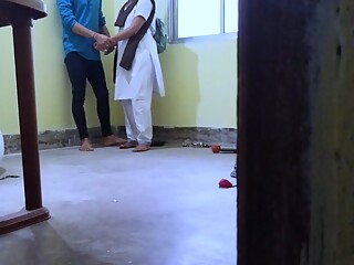 College student and teacher ne college ki store room me bindass chudai karte time kisine video bana 