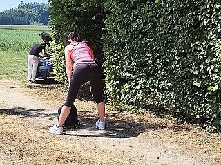 while I run I have a nice meeting and ... (Pegging - Outdoor)