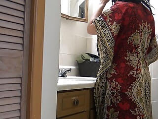Punjabi stepmother fucked with big cock before she goes to work