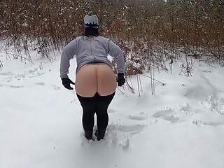 Mom Fat Booty Hit With Snowballs In Public 4k 5 Min