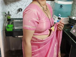 Indian wife cuckold Hubby ke samne Boyfriend se chuda kitchen